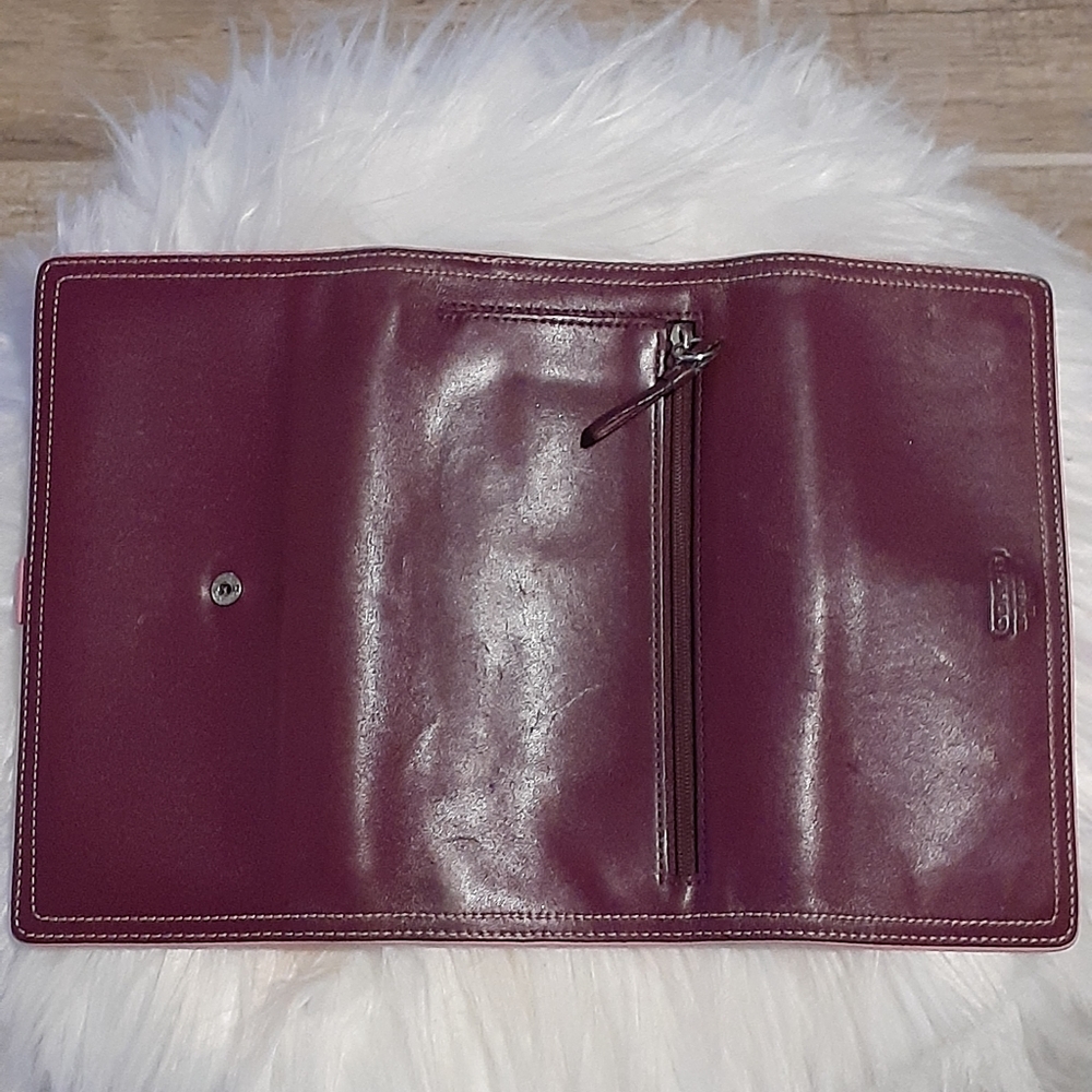 Coach - Picture 2 of 4